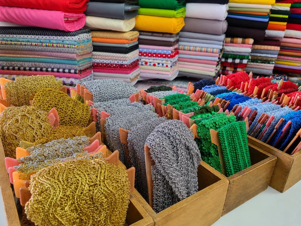 Galões, fitas e passamanaria para artesanato no Bazar Odete